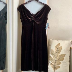 LONDON TIMES Brown Velvet Cocktail Dress Sleeveless V-Neck Knee Length SIZE 6P